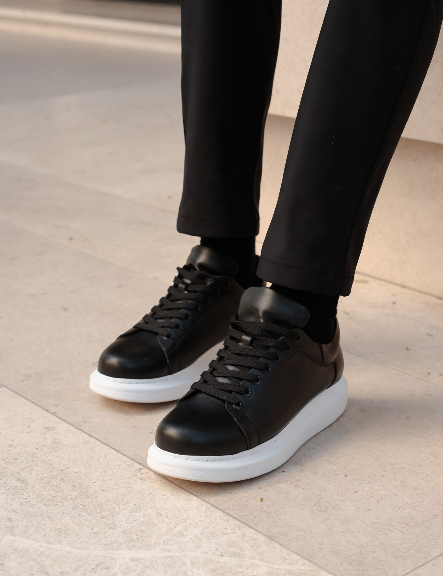 Ανδρικά ασπρόμαυρα δίσολα Sneakers λαστιχένια σόλα CH25700